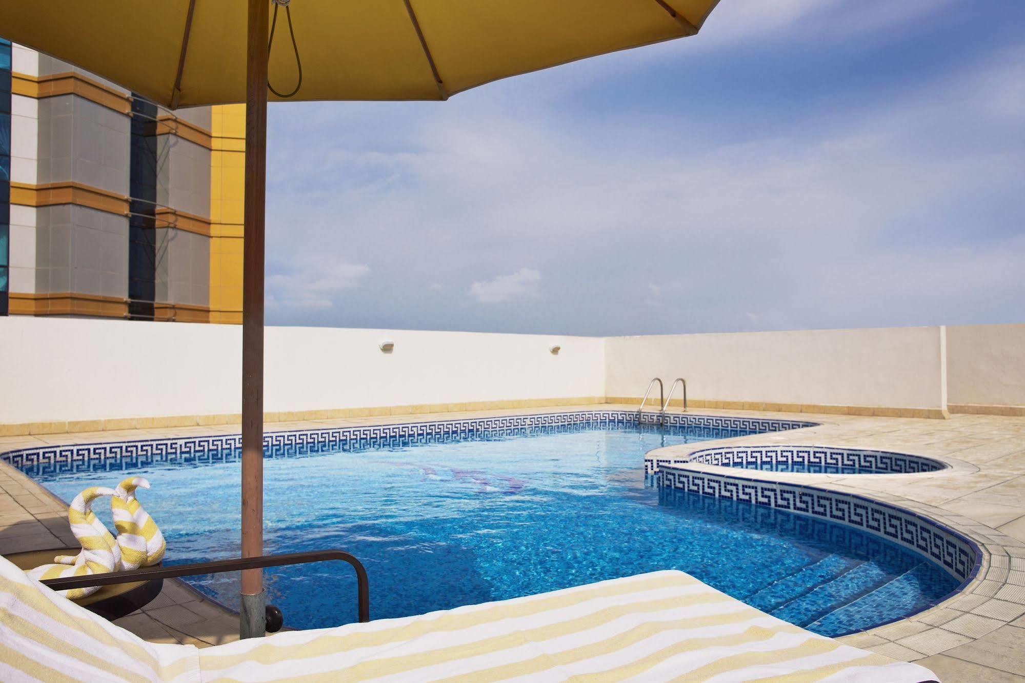 Time Topaz Hotel Apartment Dubai Exterior photo